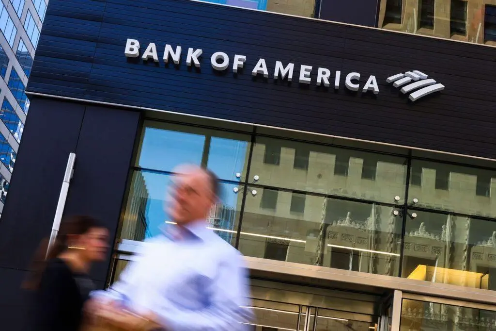 People walk by Bank of America in Chicago, United States, on October 14, 2022. Photo: Getty Images