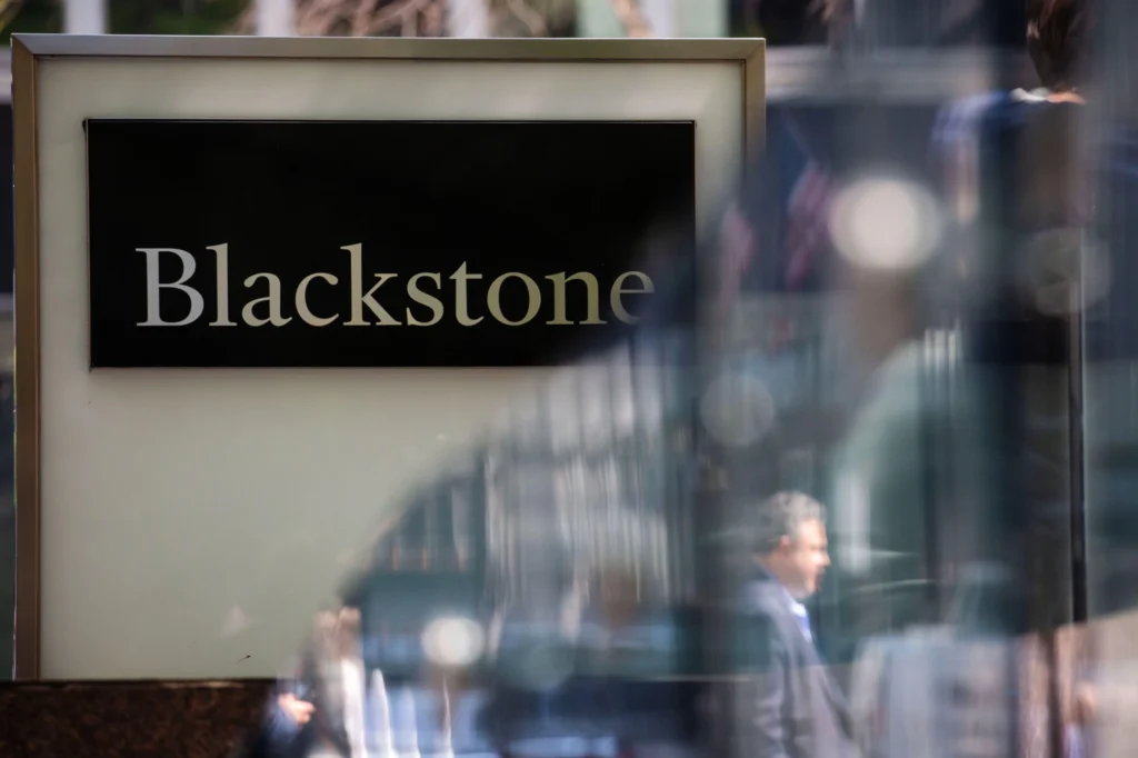 Blackstone office crescent stands as a symbol of the challenges faced in Q3 amid rising interest rates and dealmaking slowdown. PHOTO: ALP/Bloomberg