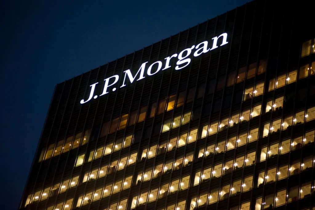 JPMorgan begins transforming First Republic branches to offer personalized service and expand presence. PHOTO: Delano/Shutterstock