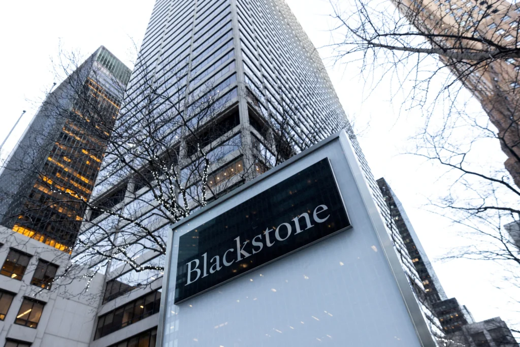 Blackstone expands its presence in New York with strategic loan portfolio acquisition. PHOTO: Jeenah Moon/Reuters