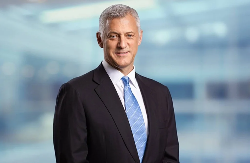 Standard Chartered CEO Bill Winters: Navigating Fiscal Challenges and Optimistic about U.S.-China Economic Future. PHOTO: WSJ/Shutterstock